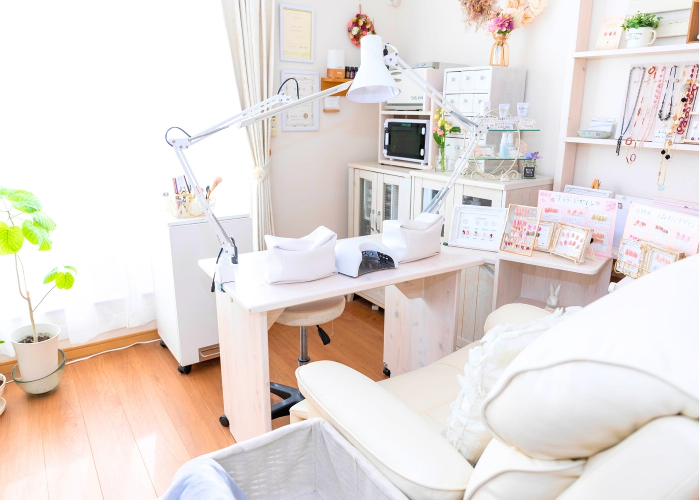 狭山市 自爪育成ネイルケアサロンネイルラパンのサロン内